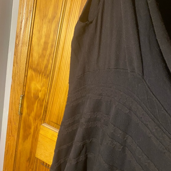 Black Sleeveless Sweater Shawl - Picture 3 of 6